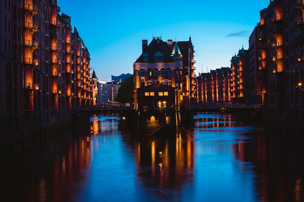 Abendliche Lichterfahrt Hamburg Hafen Rundfahrtende